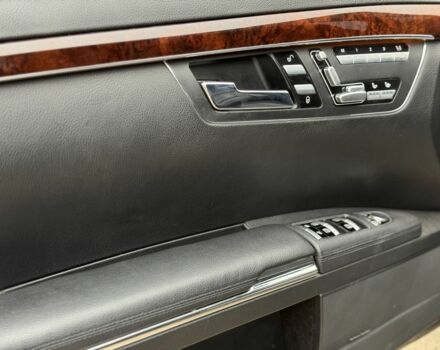 Черный Мерседес С Класс, объемом двигателя 4.7 л и пробегом 158 тыс. км за 12500 $, фото 17 на Automoto.ua