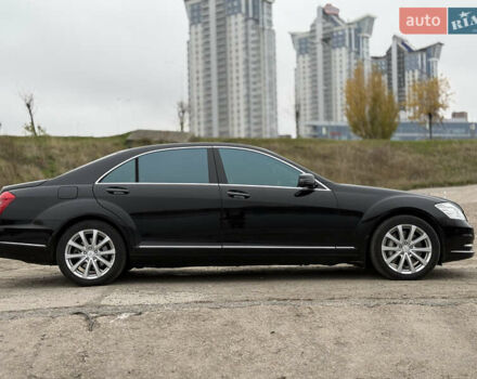 Черный Мерседес С Класс, объемом двигателя 4.66 л и пробегом 158 тыс. км за 12500 $, фото 7 на Automoto.ua