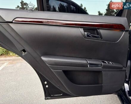 Чорний Мерседес С Клас, об'ємом двигуна 3 л та пробігом 211 тис. км за 23400 $, фото 56 на Automoto.ua