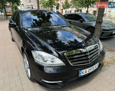 Черный Мерседес С Класс, объемом двигателя 4.7 л и пробегом 246 тыс. км за 19500 $, фото 2 на Automoto.ua
