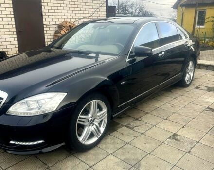 Чорний Мерседес С Клас, об'ємом двигуна 4.7 л та пробігом 200 тис. км за 9500 $, фото 1 на Automoto.ua