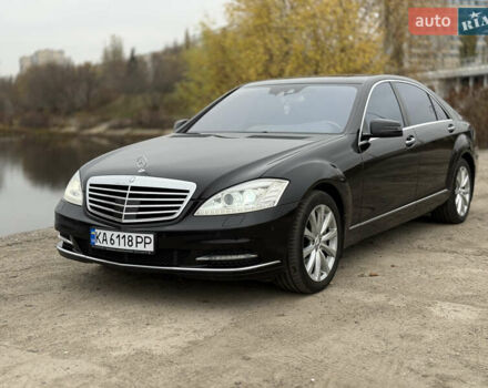 Черный Мерседес С Класс, объемом двигателя 4.66 л и пробегом 158 тыс. км за 12500 $, фото 2 на Automoto.ua