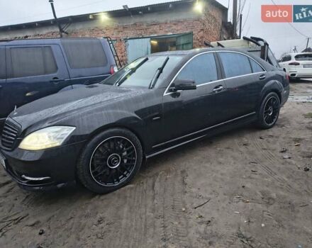 Черный Мерседес С Класс, объемом двигателя 4.66 л и пробегом 217 тыс. км за 16000 $, фото 1 на Automoto.ua