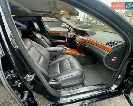 Чорний Мерседес С Клас, об'ємом двигуна 5.51 л та пробігом 98 тис. км за 25500 $, фото 24 на Automoto.ua