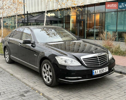 Черный Мерседес С Класс, объемом двигателя 5.5 л и пробегом 150 тыс. км за 17999 $, фото 2 на Automoto.ua