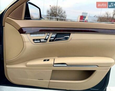 Черный Мерседес С Класс, объемом двигателя 4.7 л и пробегом 201 тыс. км за 12900 $, фото 27 на Automoto.ua