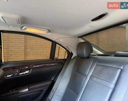 Черный Мерседес С Класс, объемом двигателя 4.66 л и пробегом 180 тыс. км за 15250 $, фото 13 на Automoto.ua