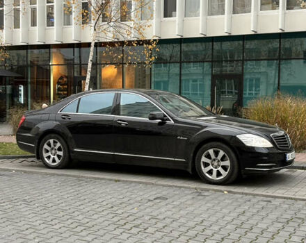 Черный Мерседес С Класс, объемом двигателя 5.5 л и пробегом 150 тыс. км за 17999 $, фото 105 на Automoto.ua