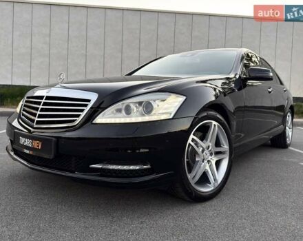 Чорний Мерседес С Клас, об'ємом двигуна 3 л та пробігом 211 тис. км за 23400 $, фото 1 на Automoto.ua