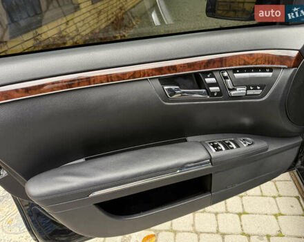 Черный Мерседес С Класс, объемом двигателя 4.66 л и пробегом 180 тыс. км за 15250 $, фото 15 на Automoto.ua