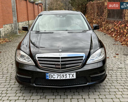 Черный Мерседес С Класс, объемом двигателя 4.66 л и пробегом 180 тыс. км за 15250 $, фото 4 на Automoto.ua