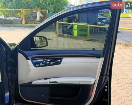 Чорний Мерседес С Клас, об'ємом двигуна 4.66 л та пробігом 212 тис. км за 12500 $, фото 48 на Automoto.ua