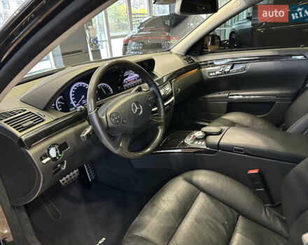 Черный Мерседес С Класс, объемом двигателя 4.7 л и пробегом 175 тыс. км за 24900 $, фото 24 на Automoto.ua