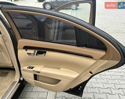 Черный Мерседес С Класс, объемом двигателя 5.5 л и пробегом 150 тыс. км за 17999 $, фото 23 на Automoto.ua