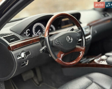 Черный Мерседес С Класс, объемом двигателя 4.66 л и пробегом 158 тыс. км за 12500 $, фото 13 на Automoto.ua