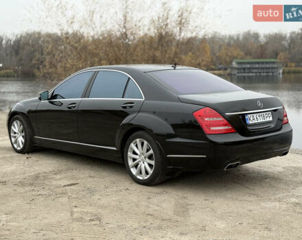 Черный Мерседес С Класс, объемом двигателя 4.66 л и пробегом 158 тыс. км за 12500 $, фото 4 на Automoto.ua