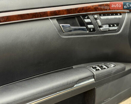 Черный Мерседес С Класс, объемом двигателя 4.66 л и пробегом 158 тыс. км за 12500 $, фото 15 на Automoto.ua
