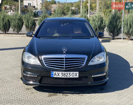 Черный Мерседес С Класс, объемом двигателя 4.66 л и пробегом 280 тыс. км за 18400 $, фото 2 на Automoto.ua