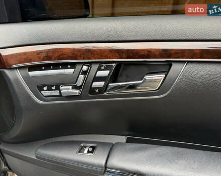 Черный Мерседес С Класс, объемом двигателя 4.66 л и пробегом 180 тыс. км за 15250 $, фото 10 на Automoto.ua