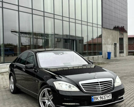Черный Мерседес С Класс, объемом двигателя 3 л и пробегом 360 тыс. км за 17999 $, фото 1 на Automoto.ua