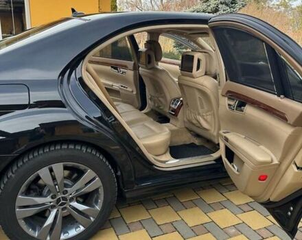 Черный Мерседес С Класс, объемом двигателя 4.6 л и пробегом 560 тыс. км за 15000 $, фото 7 на Automoto.ua