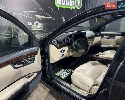 Черный Мерседес С Класс, объемом двигателя 4.7 л и пробегом 211 тыс. км за 16800 $, фото 12 на Automoto.ua