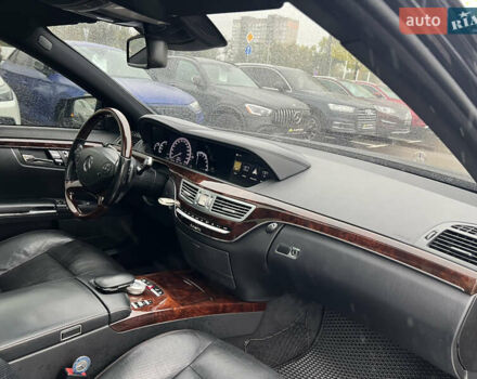 Чорний Мерседес С Клас, об'ємом двигуна 2.99 л та пробігом 258 тис. км за 18000 $, фото 42 на Automoto.ua