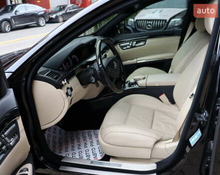 Черный Мерседес С Класс, объемом двигателя 4.7 л и пробегом 179 тыс. км за 17900 $, фото 12 на Automoto.ua