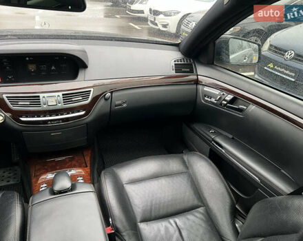 Чорний Мерседес С Клас, об'ємом двигуна 2.99 л та пробігом 258 тис. км за 18000 $, фото 38 на Automoto.ua