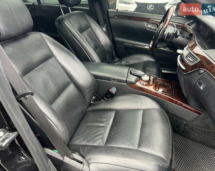 Чорний Мерседес С Клас, об'ємом двигуна 2.99 л та пробігом 258 тис. км за 18000 $, фото 41 на Automoto.ua