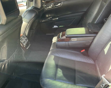 Черный Мерседес С Класс, объемом двигателя 4.66 л и пробегом 197 тыс. км за 21000 $, фото 13 на Automoto.ua