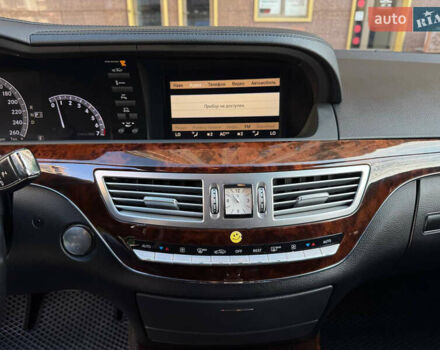 Чорний Мерседес С Клас, об'ємом двигуна 4.66 л та пробігом 221 тис. км за 15900 $, фото 23 на Automoto.ua