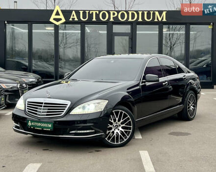 Черный Мерседес С Класс, объемом двигателя 3 л и пробегом 258 тыс. км за 17400 $, фото 1 на Automoto.ua