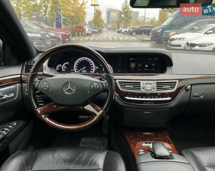 Чорний Мерседес С Клас, об'ємом двигуна 2.99 л та пробігом 258 тис. км за 18000 $, фото 36 на Automoto.ua