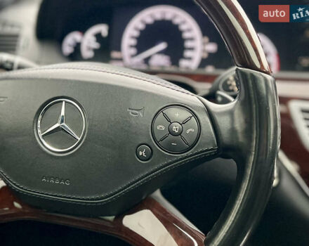 Чорний Мерседес С Клас, об'ємом двигуна 2.99 л та пробігом 258 тис. км за 18000 $, фото 22 на Automoto.ua