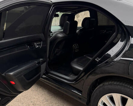 Черный Мерседес С Класс, объемом двигателя 4.66 л и пробегом 313 тыс. км за 15000 $, фото 10 на Automoto.ua