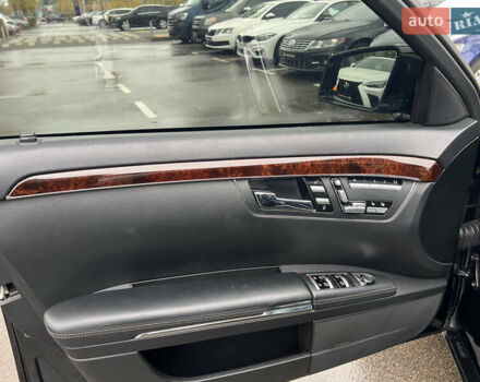 Чорний Мерседес С Клас, об'ємом двигуна 2.99 л та пробігом 258 тис. км за 18000 $, фото 16 на Automoto.ua