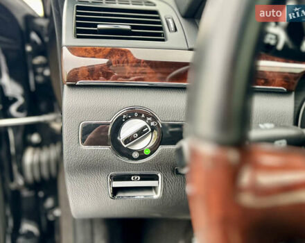 Чорний Мерседес С Клас, об'ємом двигуна 2.99 л та пробігом 258 тис. км за 18000 $, фото 19 на Automoto.ua