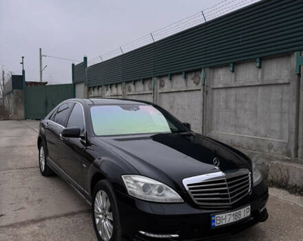 Черный Мерседес С Класс, объемом двигателя 4.66 л и пробегом 313 тыс. км за 15000 $, фото 2 на Automoto.ua