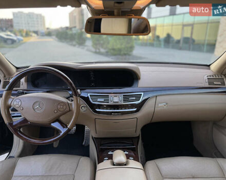 Черный Мерседес С Класс, объемом двигателя 4.7 л и пробегом 208 тыс. км за 23000 $, фото 9 на Automoto.ua