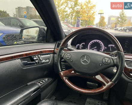 Чорний Мерседес С Клас, об'ємом двигуна 2.99 л та пробігом 258 тис. км за 18000 $, фото 24 на Automoto.ua