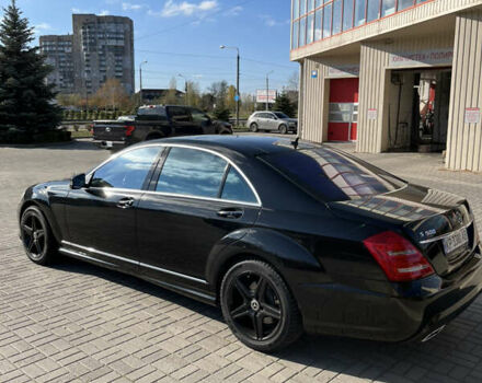 Черный Мерседес С Класс, объемом двигателя 4.66 л и пробегом 197 тыс. км за 21000 $, фото 4 на Automoto.ua