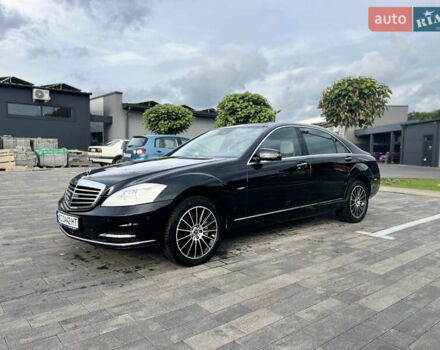 Черный Мерседес С Класс, объемом двигателя 3 л и пробегом 285 тыс. км за 15500 $, фото 2 на Automoto.ua