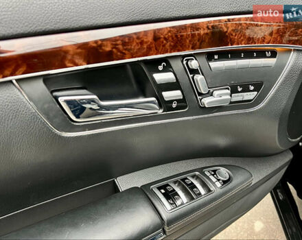 Черный Мерседес С Класс, объемом двигателя 3 л и пробегом 258 тыс. км за 17400 $, фото 17 на Automoto.ua