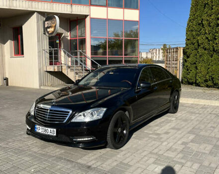 Черный Мерседес С Класс, объемом двигателя 4.66 л и пробегом 197 тыс. км за 21000 $, фото 1 на Automoto.ua