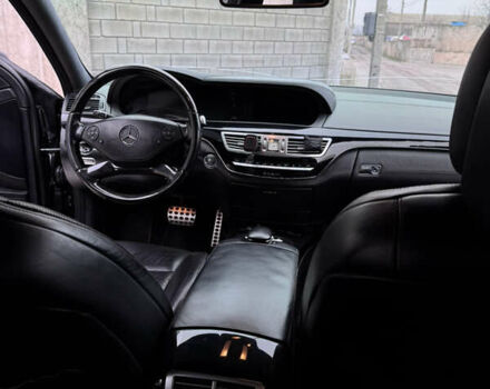 Черный Мерседес С Класс, объемом двигателя 4.66 л и пробегом 313 тыс. км за 15000 $, фото 7 на Automoto.ua