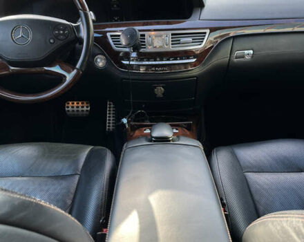 Черный Мерседес С Класс, объемом двигателя 4.66 л и пробегом 197 тыс. км за 21000 $, фото 17 на Automoto.ua