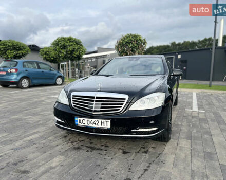 Черный Мерседес С Класс, объемом двигателя 3 л и пробегом 285 тыс. км за 15500 $, фото 1 на Automoto.ua
