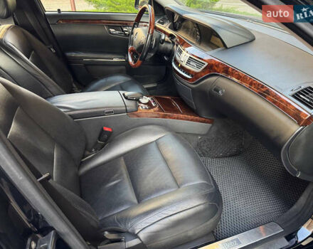 Чорний Мерседес С Клас, об'ємом двигуна 4.66 л та пробігом 221 тис. км за 15900 $, фото 30 на Automoto.ua