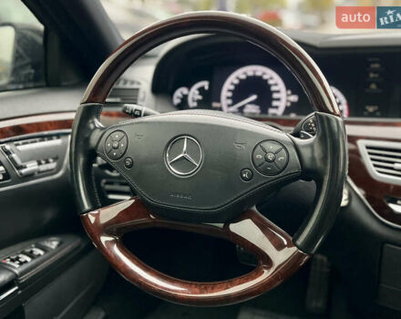Чорний Мерседес С Клас, об'ємом двигуна 2.99 л та пробігом 258 тис. км за 18000 $, фото 23 на Automoto.ua